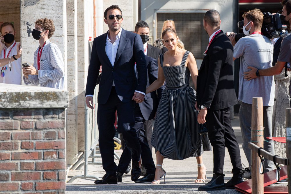 Jennifer Lopez đến ủng hộ bạn trai phát hành phim mới tại Venice