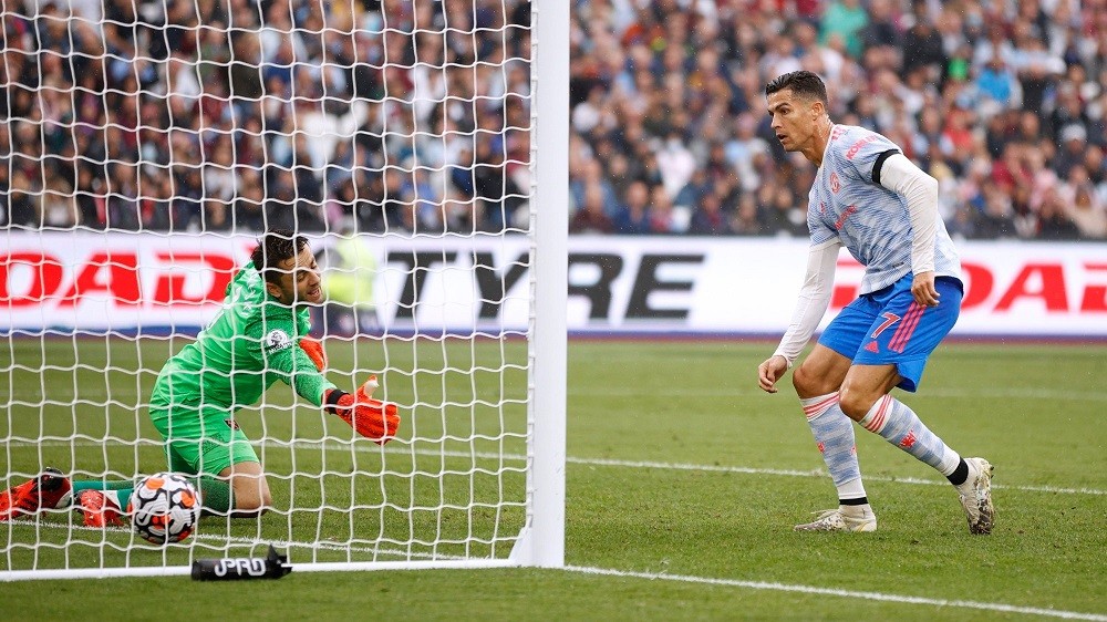 Cristiano Ronaldo là người ghi bàn gỡ hòa cho MU ở phút 35