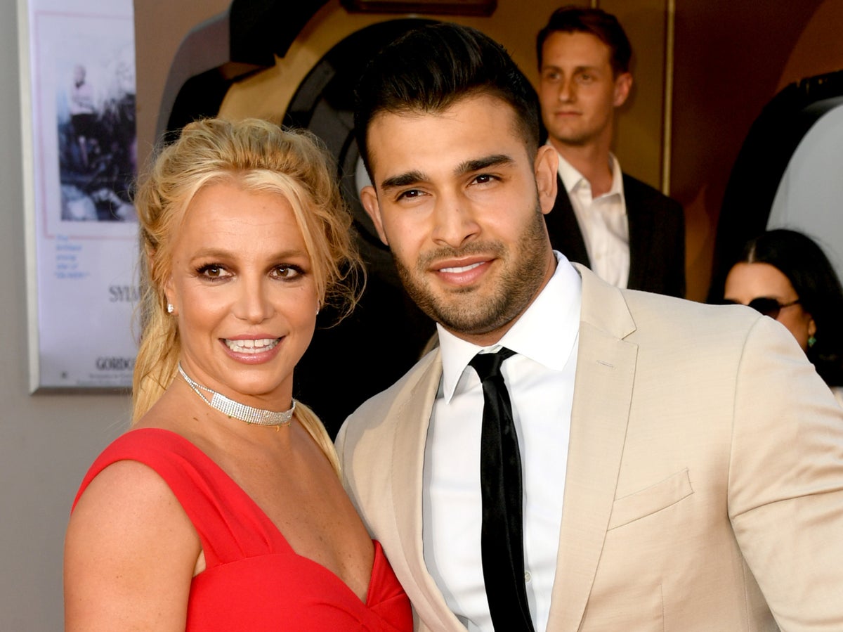 Britney Spears nhận lời cầu hôn của Sam Asghari sau 5 năm hẹn hò